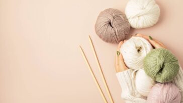 Sousplat redondo em crochê com ponto alto valoriza sua mesa posta