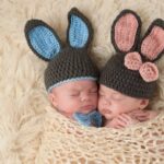 Touca de coelho infantil em crochê para aquecer e encantar as crianças