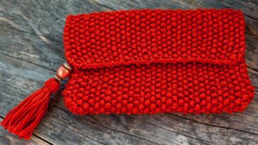 6 passos para fazer uma bolsa de crochê pequena e cheia de estilo