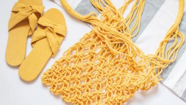 Bolsa de crochê estilo praia com fio de algodão areia e acabamento resistente