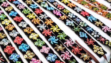 Bracelete rígido de crochê é moderno e valoriza qualquer look