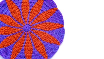 Porta-copos de crochê com sobras de fio para decorar sua mesa