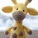 Uma girafa feita de crochê que vai mudar sua forma de criar
