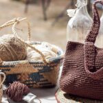 Essa bolsa de crochê com forro interno virou queridinha de quem ama praticidade