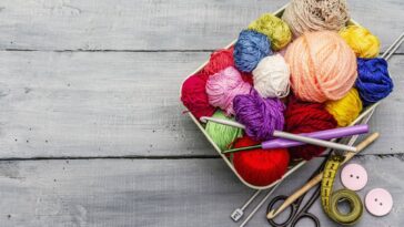 Como montar kits de crochê como presente com fios, agulhas e toques personalizados