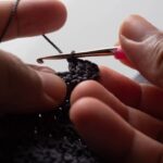 O modelo de crochê que está deixando os sofás mais estilosos