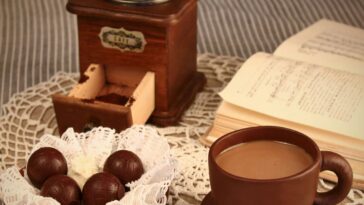 O crochê que atravessou gerações e ainda emociona quem faz com as mãos