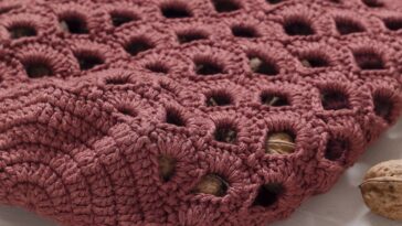 Transforme seu look com essa bolsa de crochê cheia de autenticidade