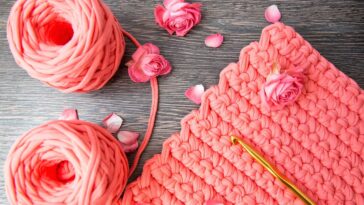 A bolsa de crochê com fio de malha mais prática e estilosa