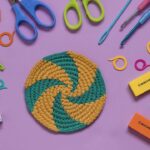 Tapete espiral de crochê com duas cores virou febre entre artesãos