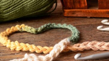 Marca-páginas borboleta em crochê dá charme e cor à sua leitura