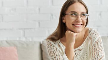 O suéter cropped de crochê que une conforto, estilo e personalidade