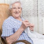 O suéter cropped de crochê que une conforto, estilo e personalidade