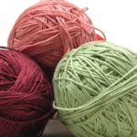 Tutorial de tapete oval de crochê com acabamento em ponto caranguejo