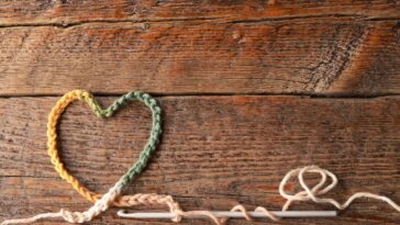 O chapéu artesanal em crochê mais charmoso para um verão cheio de personalidade
