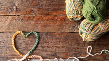 O crochê clássico que voltou à moda e está ganhando destaque