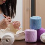 Centro de mesa de crochê com toque rústico e acabamento natural