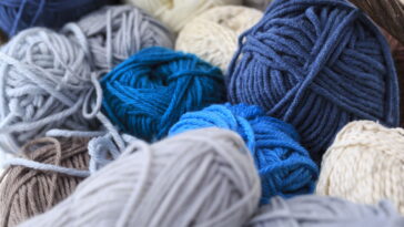 Tapetinho de banheiro em crochê simples para um toque de aconchego