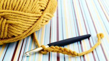 Esse truque simples faz sua tiara de crochê ficar perfeita na cabeça