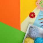 A gola de crochê que impressiona dos dois lados e aquece com estilo