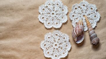 Jogo de descanso de panela em crochê simples protege e decora sua mesa