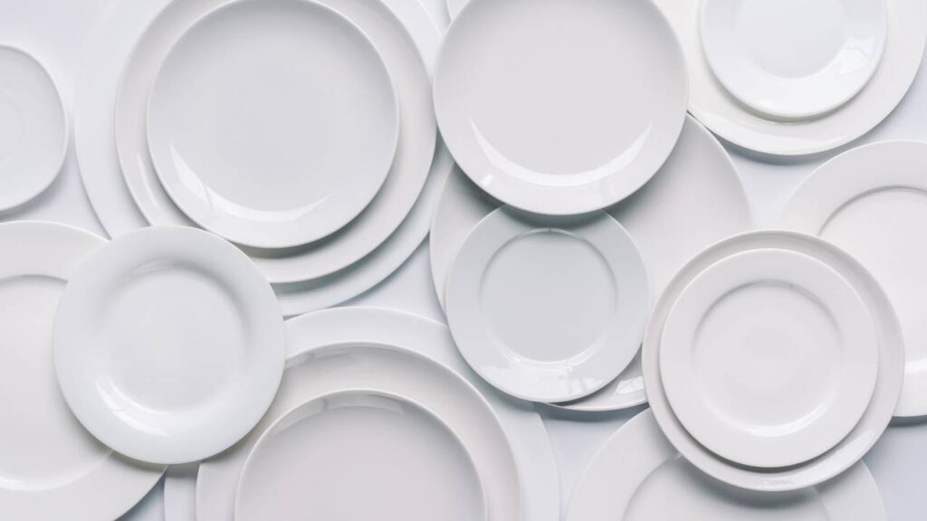 Adeus aos escorredores de pia, um simples acessório de parede revolucionou minha cozinha pequena