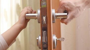 O que revela o hábito de não receber ninguém em casa, segundo psicólogos