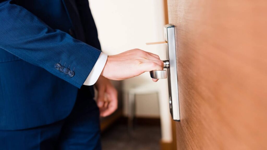 O que revela o hábito de não receber ninguém em casa, segundo psicólogos