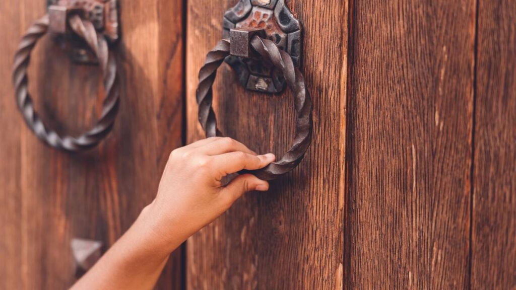 O que revela o hábito de não receber ninguém em casa, segundo psicólogos