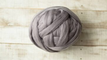 O que acontece quando você faz crochê com fios de roupa usada