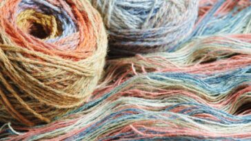 Capa para livro em crochê protege e embeleza sua leitura