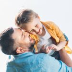 O acessório artesanal que está emocionando pais e filhos no inverno