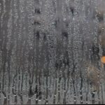 Truques simples para desembaçar os vidros do carro usando o ar-condicionado