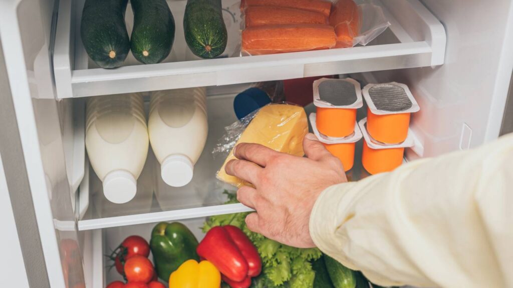 O truque com papel toalha que mudou minha forma de guardar pimentão