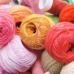Como montar kits de crochê como presente com fios, agulhas e toques personalizados
