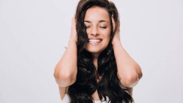 Como aplicar bicarbonato com chá de alecrim no cabelo sem danificar os fios