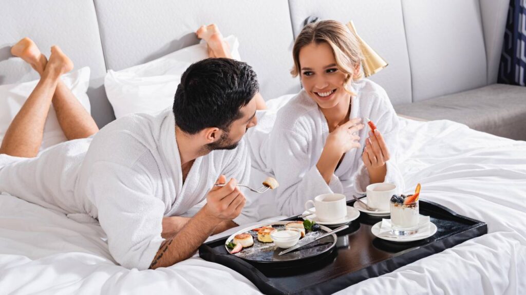 Por que todo mundo está dizendo adeus ao edredom e copiando os hotéis de luxo