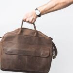 Crochê em bolsas prontas virou tendência entre quem busca estilo exclusivo