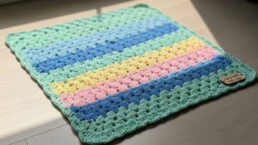 Manta de bebê em crochê macia que aquece com leveza e conforto