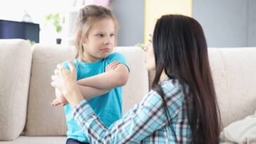 O comportamento mais comum entre pais que pode destruir a confiança dos filhos
