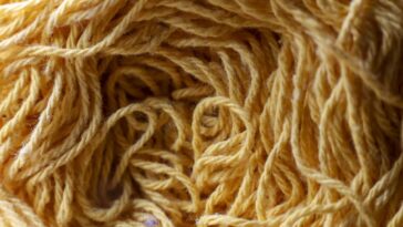 Do fio ao look pronto o top de crochê que valoriza o corpo e empodera