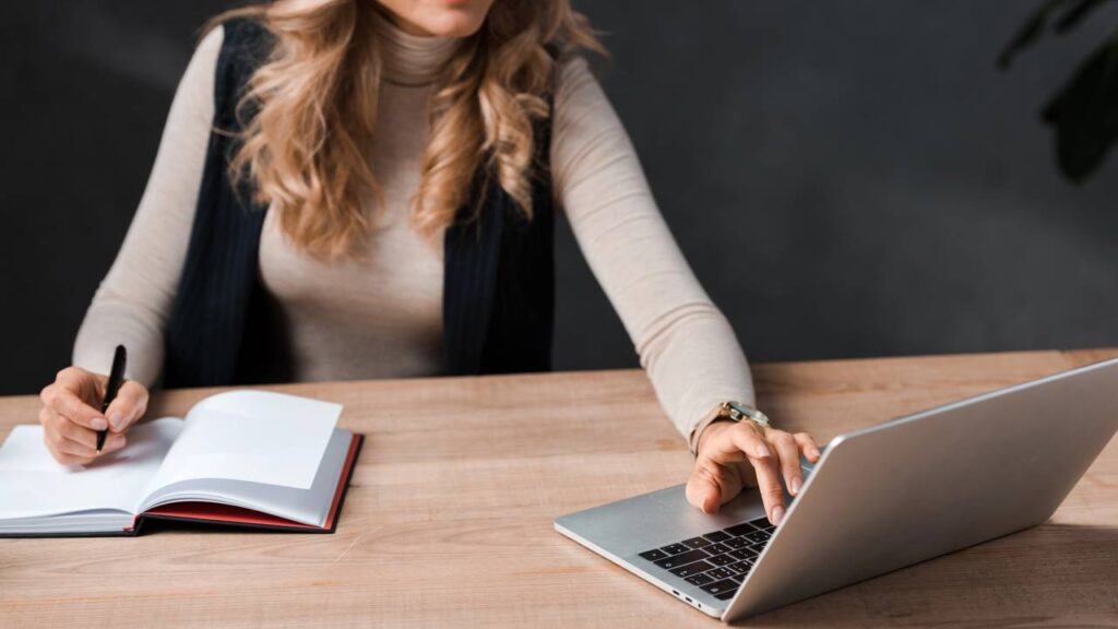 O erro mais comum na limpeza de laptops que pode te custar caro
