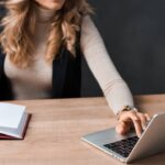 A capa de crochê que une segurança elegância e toque artesanal