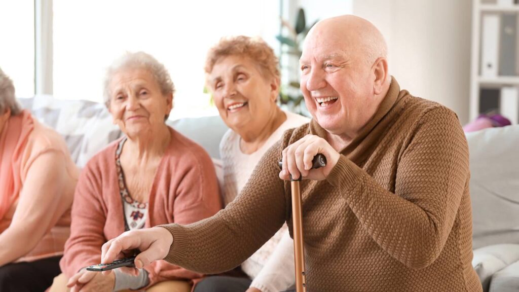 Os 5 cuidados no banho que toda pessoa com mais de 70 anos deve ter