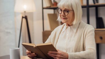 Quem chega aos 80 com clareza mental costuma seguir esses hábitos simples