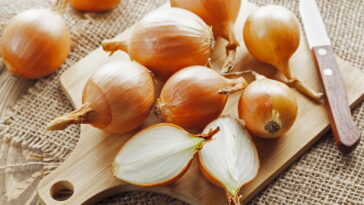 Por que esfregar meia cebola na janela é recomendado por especialistas