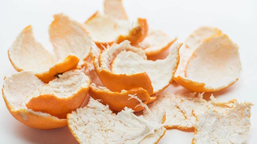 O que acontece quando você ferve cascas de laranja vai te surpreender