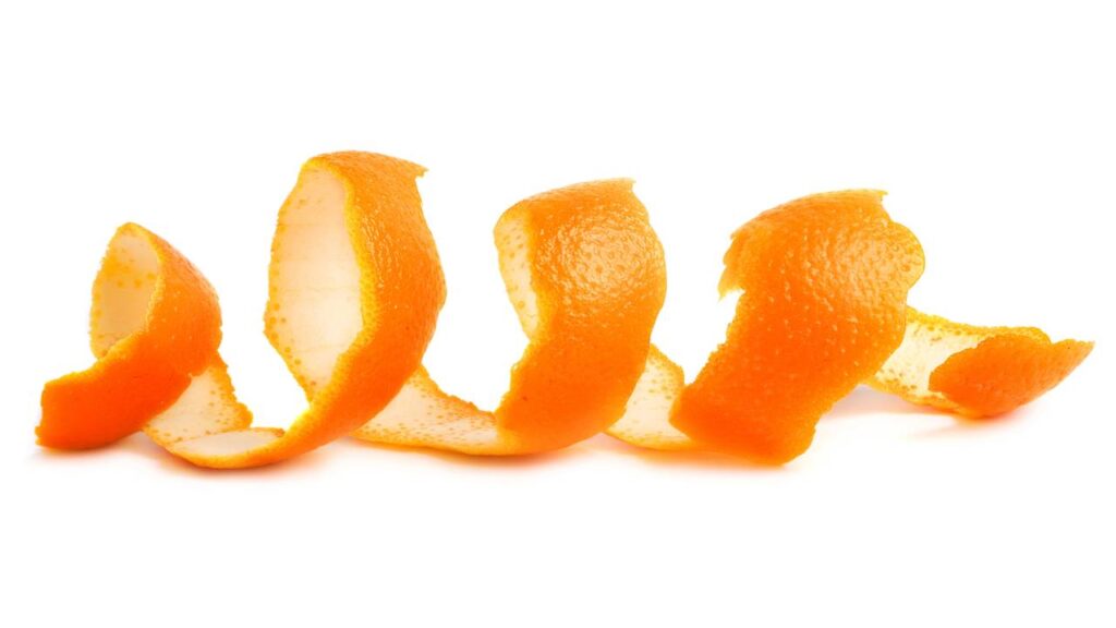 O que acontece quando você ferve cascas de laranja vai te surpreender