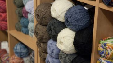 Pulseira de crochê com miçangas une delicadeza e estilo artesanal