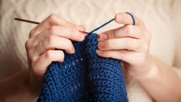 Florido, leve e rendado, esse caminho de mesa é puro encanto